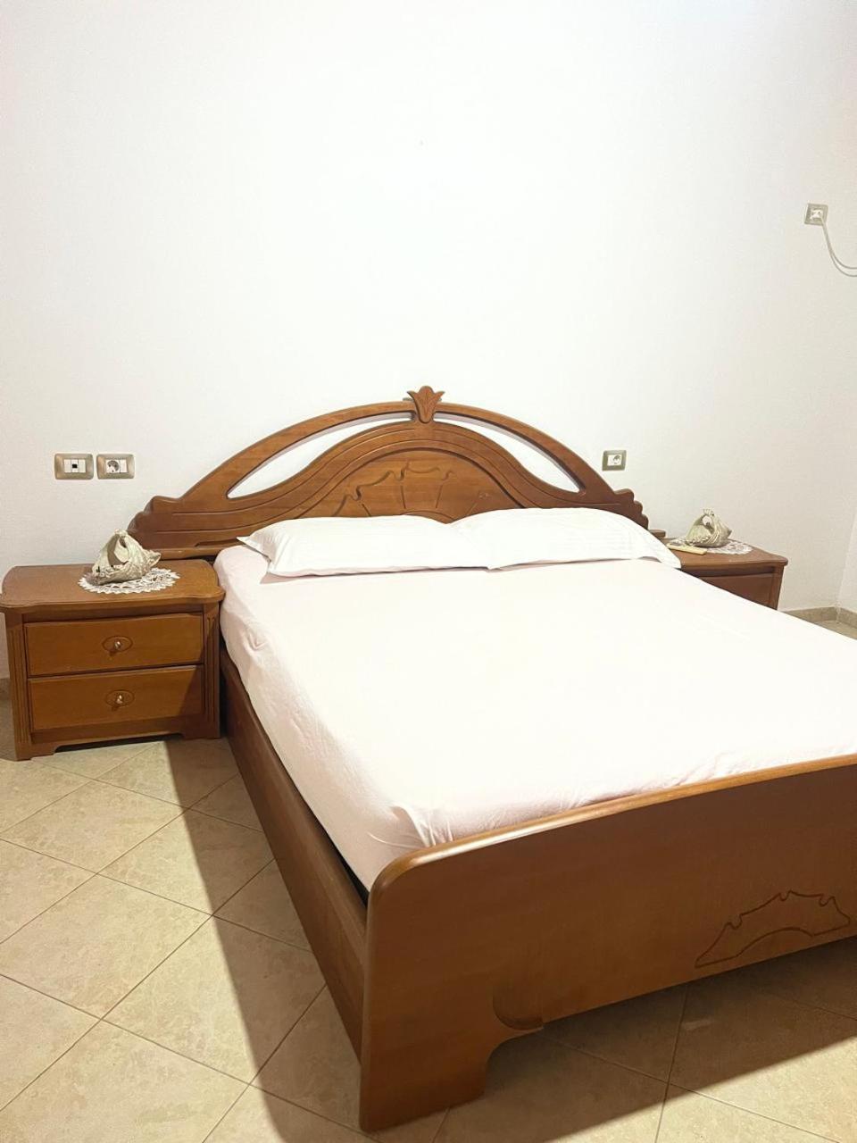 Hotel Nori House Vlorë Esterno foto