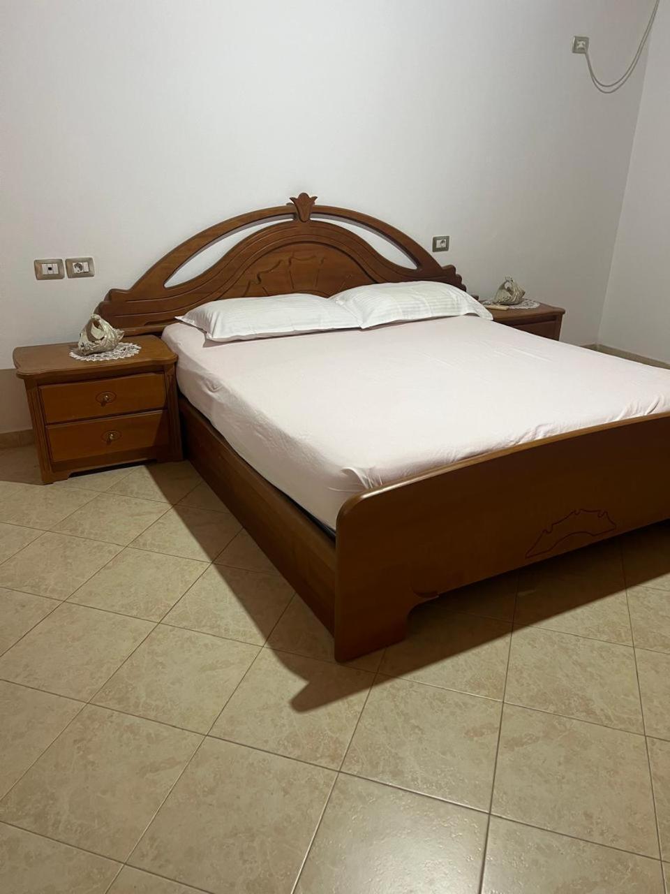 Hotel Nori House Vlorë Esterno foto