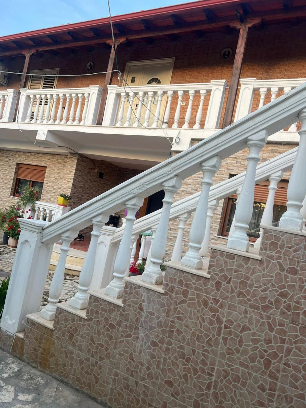 Hotel Nori House Vlorë Esterno foto