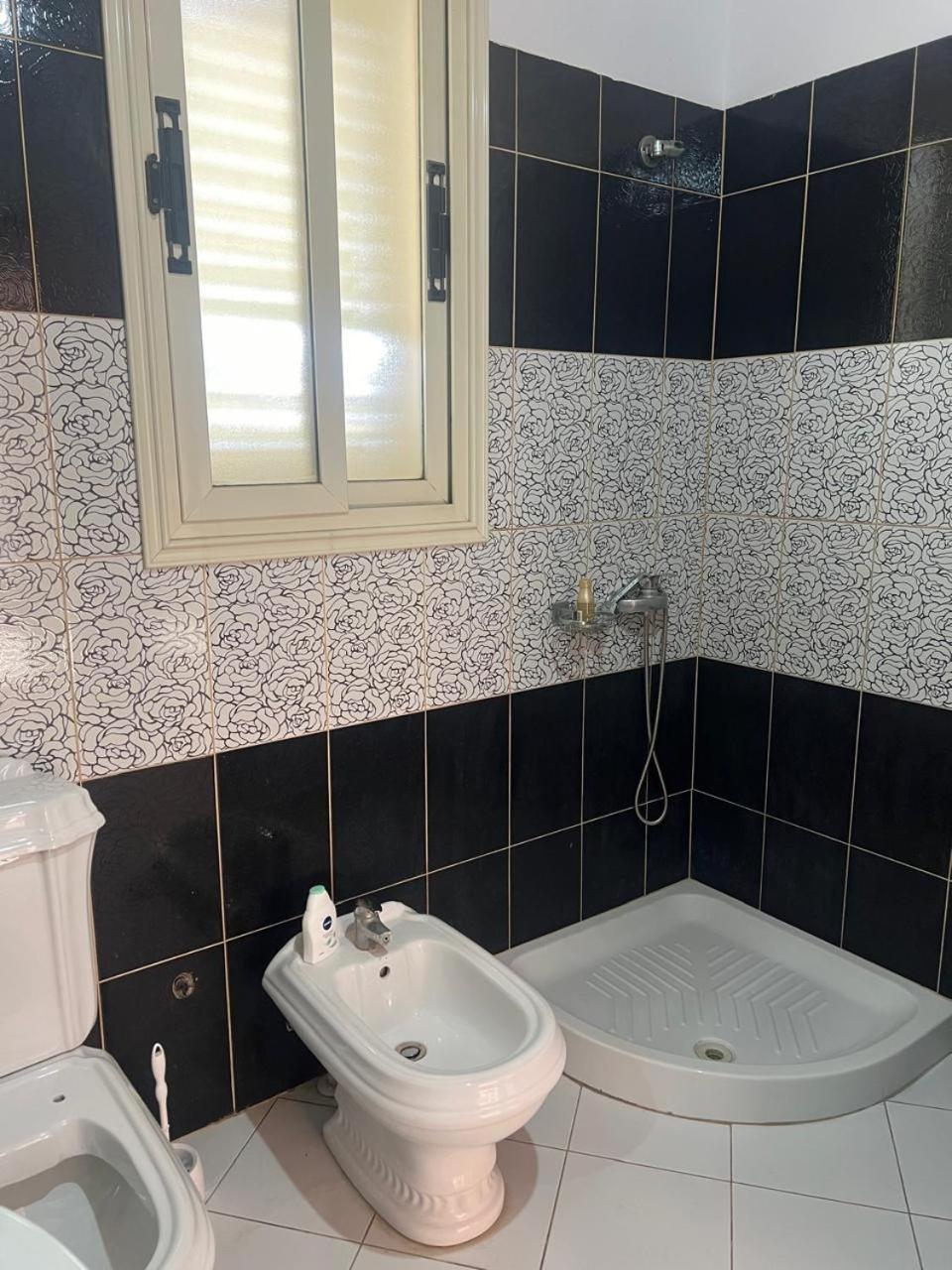 Hotel Nori House Vlorë Esterno foto