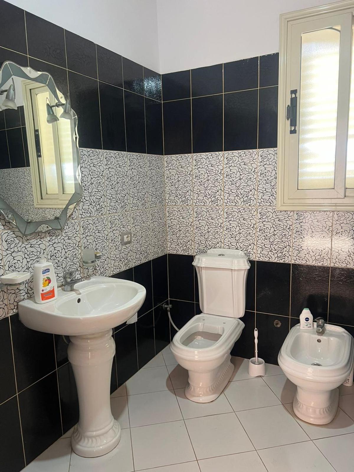 Hotel Nori House Vlorë Esterno foto